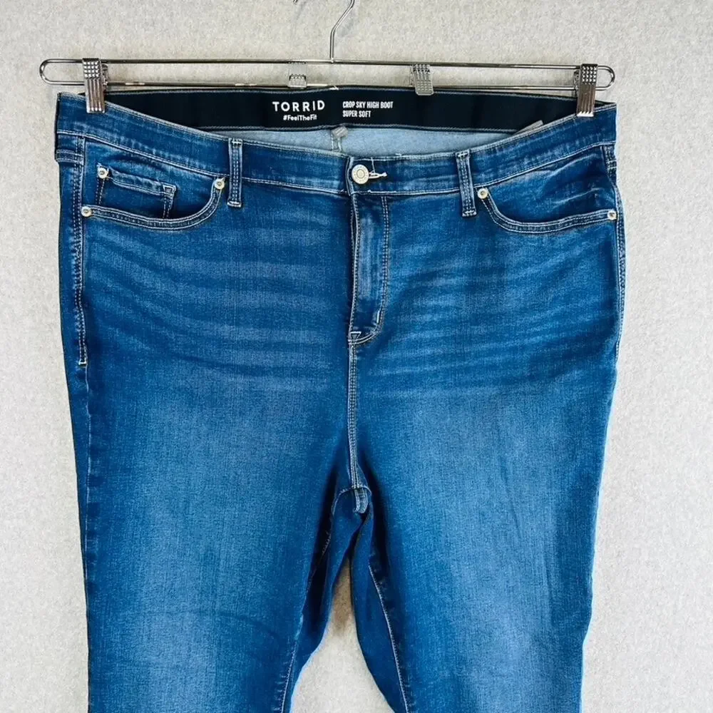 Torrid Womans Sz 22 Sky High Boot Crop Comfort Waist Blue Denim Stretch - Picture 2 of 9